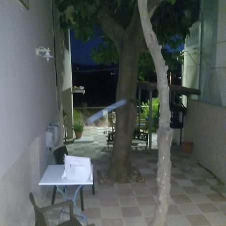 Menegis Apartment Закинтос Екстериор снимка
