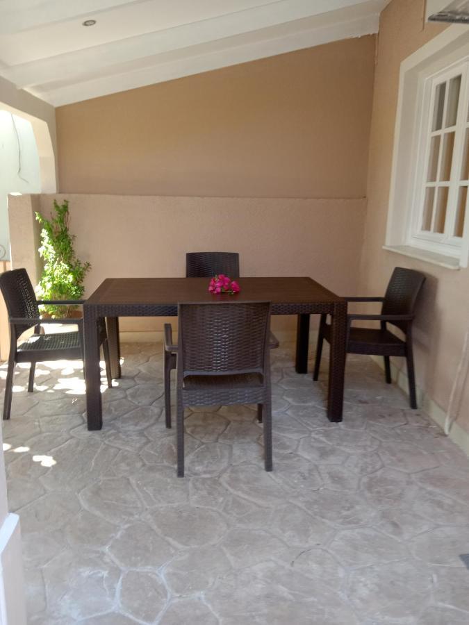 Menegis Apartment Закинтос Екстериор снимка